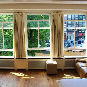 https://amsterdam-jewel-canal-apartments.amsterdamhotelsnl.com
